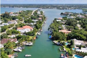 749 Siesta Dr, SARASOTA