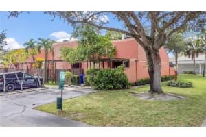 1490 LAGUNA LANE, PEMBROKE PINES, FL 33026 - MLS#MFRO6399685