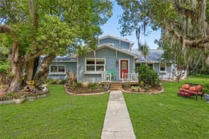 1048 N Grandview St, MOUNT DORA
