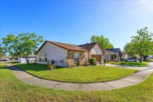 601 OAK MANOR CIRCLE, ORLANDO, FL 32825 - MLS#MFRO6400112