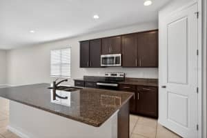 689 MEADOW POINTE DRIVE, HAINES CITY, FL 33844 - MLS#MFRO6401838