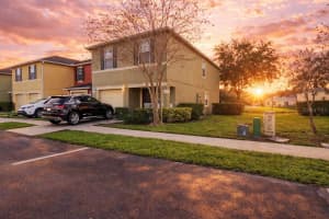 572 Cresting Oak Cir #19, ORLANDO