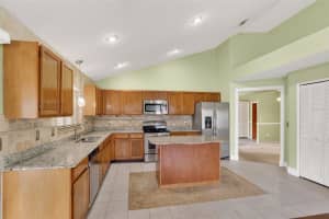 7636 DUNDAS DRIVE, ORLANDO, FL 32818 - MLS#MFRO6402117