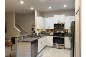 9640 PEMBROOKE PINES DRIVE, SUN CITY CENTER, FL 33573 - MLS#MFRO6402352