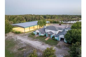 3287 N COUNTY ROAD 426, GENEVA, FL 32732 - MLS#MFRO6403436
