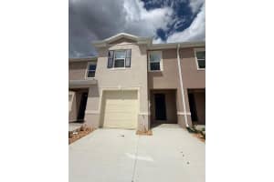 2312 Gifford Dr, DAVENPORT