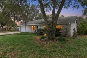 307 E Maple St, DAVENPORT