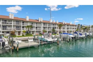 323 Madeira Cir, ST PETERSBURG