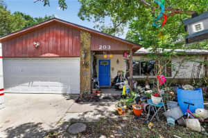 203 Woodfield Dr, SANFORD