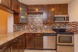 5303 INDIAN CREEK DRIVE, ORLANDO, FL 32811 - MLS#MFRO6406171