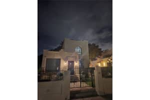 12 Ne 50th St, MIAMI