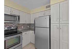 13839 FAIRWAY ISLAND DRIVE, ORLANDO, FL 32837 - MLS#MFRO6406862