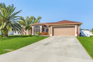 810 10TH PLACE, CAPE CORAL, FL 33991 - MLS#MFRO6407042