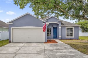 145 Sigmund Loop, DAVENPORT