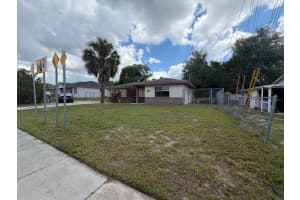 1057 FORT SMITH BOULEVARD, DELTONA, FL 32725 - MLS#MFRO6407747