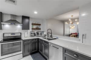 5472 PINE CREEK DRIVE, ORLANDO, FL 32811 - MLS#MFRO6408004