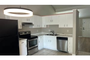 3216 SADDLEBROOK AVENUE, TAMPA, FL 33618 - MLS#MFRO6409327