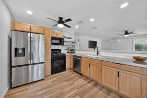 529 GOTTSCHE AVENUE, EUSTIS, FL 32726 - MLS#MFRO6410377
