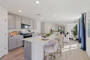 8560 MADRID STREET, LAKELAND, FL 33810 - MLS#MFRO6413013