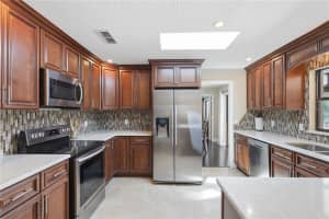102 STEVENAGE COURT, LONGWOOD, FL 32779 - MLS#MFRO6413080