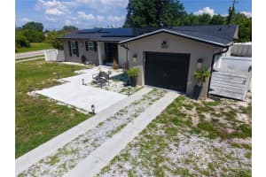 2067 E Barlington Dr, DELTONA
