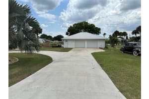 1432 LAKE DRIVE, OKEECHOBEE, FL 34974 Sold 12/08/24