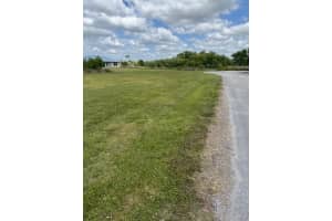 459 86TH TERRACE, OKEECHOBEE, FL 34974 Sold 10/08/25