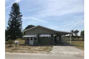 1474 Lake Dr W, OKEECHOBEE