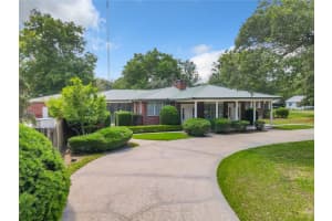 210 4th Street, Williston, Florida 32696