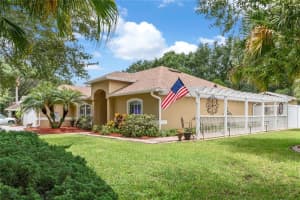 2301 QUEEN PALM COURT, LEESBURG, FL 34748 Sold 07/31/23