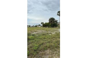 310 Nw 5th St, CAPE CORAL