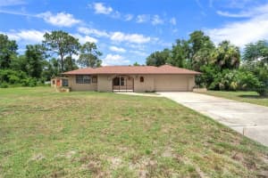 25 N Country Club Dr, CRYSTAL RIVER