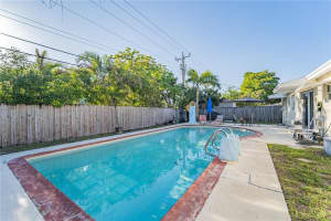 230 69TH WAY, HOLLYWOOD, FL 33024 Sold 06/12/25