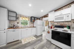 387 WALNUT PLACE, FORT WHITE, FL 32038 Sold 11/10/25