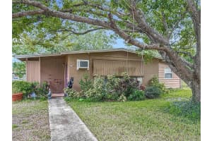 910 W Village Dr, DELTONA