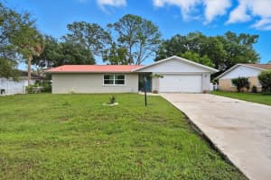 562 SILVER COURSE LOOP, OCALA, FL 34472 - MLS#MFROM711377