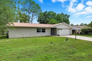 562 SILVER COURSE LOOP, OCALA, FL 34472 - MLS#MFROM711377