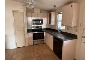 1832 SCHWARTZ BOULEVARD, LADY LAKE, FL 32159 - MLS#MFROM715948