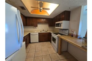 512 FAIRWAYS CIRCLE, OCALA, FL 34472 - MLS#MFROM717508