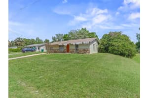 911 JACARANDA DRIVE, LADY LAKE, FL 32159 - MLS#MFROM721984