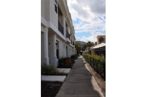 2506 JACQUELINE SUGLIO ALLEY, ORLANDO, FL 32828 - MLS#MFROM723081