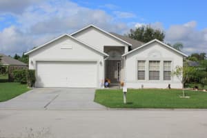 637 Sunway Ln, Winter Haven, FL 33880, Sold 04/28/17