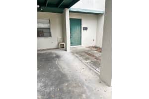 5166 Tennis Ct Cir, Tampa, FL 33617, Sold 06/10/22