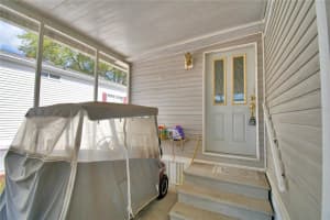 414 Gary Player Dr, Davenport, FL 33837, Sold 05/03/22
