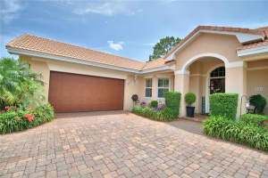 124 LAKE REGION CIR, WINTER HAVEN, FL 33881 Sold 07/12/22