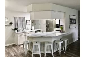 5246 MONTSERRAT DR, LAKELAND, FL 33812 Sold 08/19/22