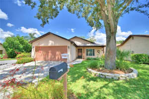 4309 LARRYS LAGOON, WINTER HAVEN, FL 33884 Sold 06/30/22