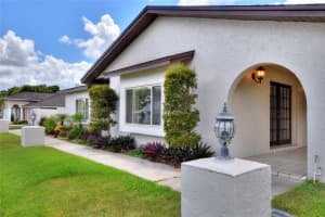 2131 EDGEWATER CIR, WINTER HAVEN, FL 33880 Sold 09/27/22