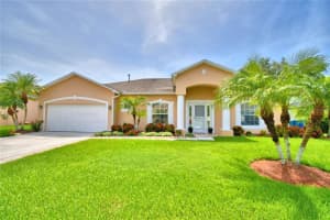 558 REDDICKS CIR, WINTER HAVEN, FL 33884 Sold 09/23/22