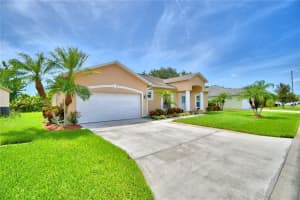 558 REDDICKS CIR, WINTER HAVEN, FL 33884 Sold 09/23/22